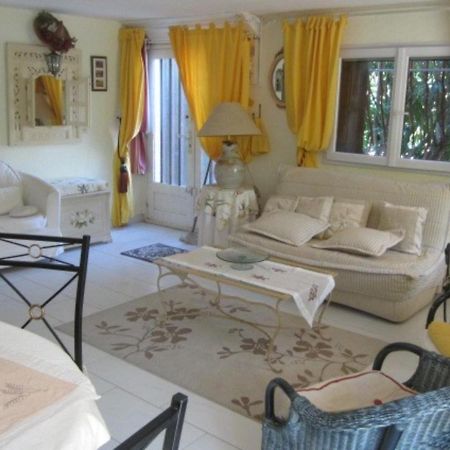 Appartement Cosy Avec Terrasse Et Parking, A 2 Pas De La Plage De Saint-Clair - Menage Inclus - Fr-1-251-12 Le Lavandou Exterior foto